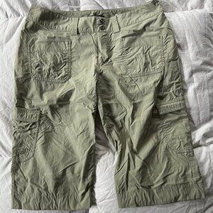 Arc'teryx Womens 'Rampart' Long Cargo Shorts Size 8 light sage green